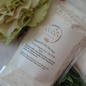 Cleopatra's Secret- All Natural Fizzing Peppermint Milk Bath